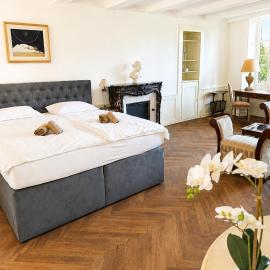 Le Jardin d'Aventicum - Elegant Old Town Apartment, hotell i Avenches