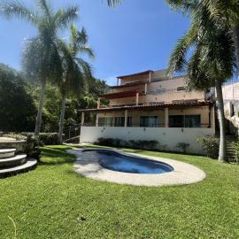 Estudio con Balcón y Alberca