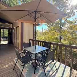 The Treehouse on Table Rock