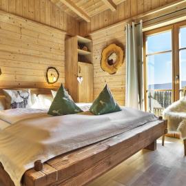 Bio-Ferienhof Höfler- 400 Jahre alter 4-Seithof, direkt neben dem Rannasee, hotel v destinácii Untergriesbach