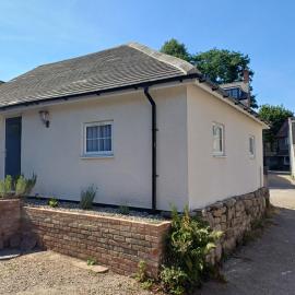 Detached Cottage in heart of Castle Donington with private parking, Hotel in Castle Donington