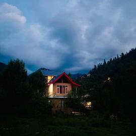 Flamingo Aur Maina Cafe and Stays - Jibhi