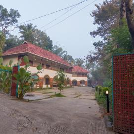 Swastha Royals Wayanad, готель у місті Kaniyāmbetta