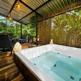 Refugio Eden Luxury Cabin with Private Jacuzzi