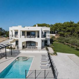 Villa Asteri - Heated Pool - 7 bedrooms across 2 apartments - all exclusively yours
