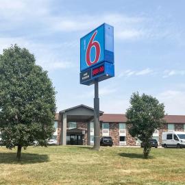 Motel 6 Omaha - Central, hotel in La Vista