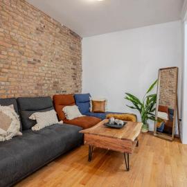 Chic 4BR Haven Sunlit in Downtown MTL