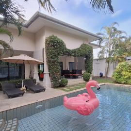Villa Zumbo Rawai Private Pool 3BR BBQ Near Beach, hotel a Ban Kata