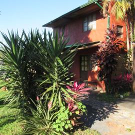 Casa de huéspedes cochera cubierta