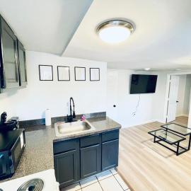 Serene Apartment by CityLux - 10 mins from Airport
