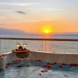 Panoramic Oceanview 4BR Penthouse with Private Hot Tub, hotel in Puerto Vallarta