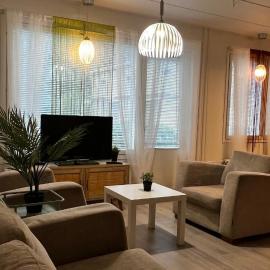 Kemi Cozy Corner - Rauhallinen päätyhuoneisto - Ilmainen pysäköinti ja WiFi, hotel a Kemi