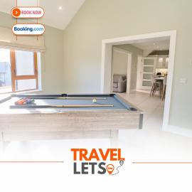 Deluxe 4 Bedroom New Build with Games Room & Private Garden By Travel Lets Holiday Homes Letterkenny