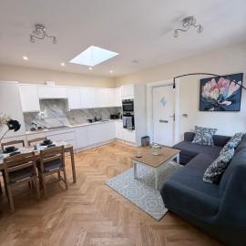 Two bedroom Ground Floor House, Sleeps 6, Close to Meadows, hotelli kohteessa Edinburgh