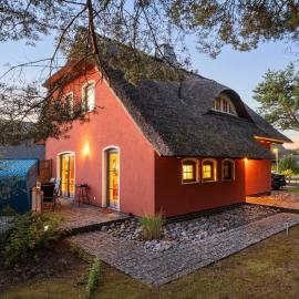 Inselzauber unter Reet - Deine Auszeit zwischen Meeresrauschen und Waldidylle, viešbutis mieste Stubbenfelde