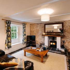 Cosy cottage - 10-minute walk to West Angle Bay, hotel a Angle