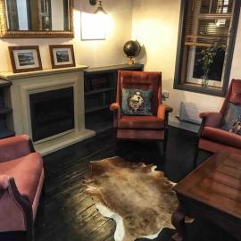 Boutique Style Apartment- Close to beaches and golf courses - with Spa bath!, hotel a Maybole