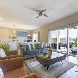 Unwind centrally, hotel in West Kelowna