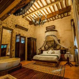 Casona - Luxury Colonial Room