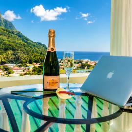 Piton Views & Sunset Balcony, Minutes to Beaches