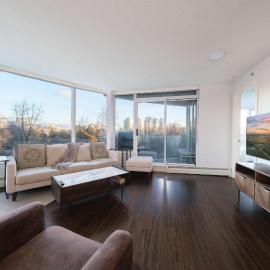 Luxury Central Condo with Pool Jacuzzi & Sauna