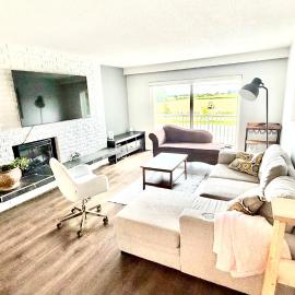 Coastal Sunny Suite near Centennial Beach &Ferries, hotel a Delta
