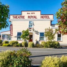 Theatre Royal Hotel, hotel u gradu Kumara
