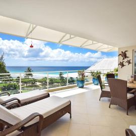 Beachfront penthouse with stunning pool and ocean views