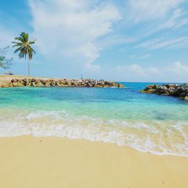 Jamaica Time Driftwood at Sea Palms 3BR 3BA Condo in Ocho Rios with Pool and Beach Front with Views ONLY 10 Mins from Ochi Intl Airport Direct flight from Miami – hotel w mieście Saint Mary