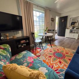 Cozy 2 bedroom house 10 mins to Clearwater Beach