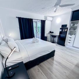 WhitsunStays - U111 The Hideaway