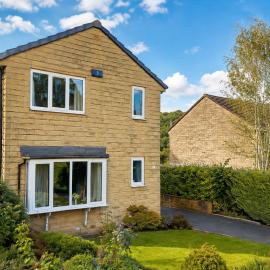 Stylish 4 Bedroom Home with Pool Table PS4 and Parking