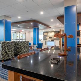 Holiday Inn Express & Suites - Staunton by IHG、スタントンのホテル