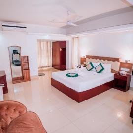 Hotel Crown, хотел в Раджшахи