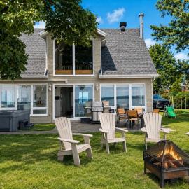 Villa Gaby - Riverside Chalet with Spa, hotel a Saint-Jean