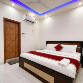 Hotel Nandan 200 Mtr From Ram Mandir – hotel w mieście Ayodhya