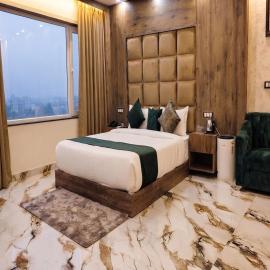 Hotel V Square Near Lucknow Airport