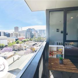 Charming 2 BR Apt Chinatown Pool Gym