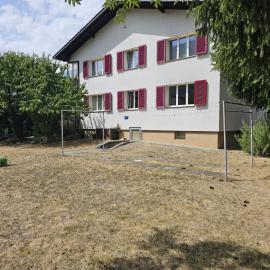 Large and comfortable house with Garden, Hotel in Domat