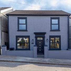 Large Modern Home Nr Brecon Beacons with Secure Bike Store Sleeps 16 On Street Parking