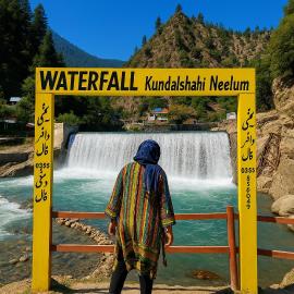 Umbrella Hotel Waterfall View, готель у місті Kundālshai