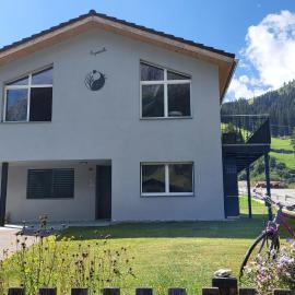 Splügen - Wohnung "Engadinella", hotel in Splügen