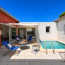 Maison provencale avec piscine privee Alpilles, Hotel in Lamanon