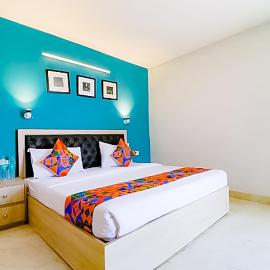 Hotel Goldwind stay - Near Karkardooma Metro, hotel in New Delhi