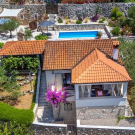 Holiday House - Old Olive
