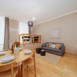 Homely Berlin - Prime Location, Historic Charm, Reading Nook