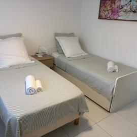 Chez-Sonia chambre 1, hotel in Rosny-sous-Bois