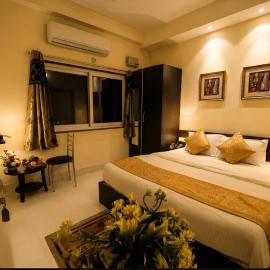 Hotel S Shiv Luxury Stays ! 3 Mins to Temple & River !Parking, viešbutis Varanasyje