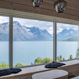 Sommarbukt Skaret - Intimate Fjord Lodge for Four, מלון בטרומסה