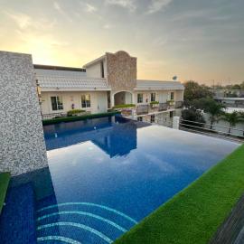 RoyalMadero Inn Playa